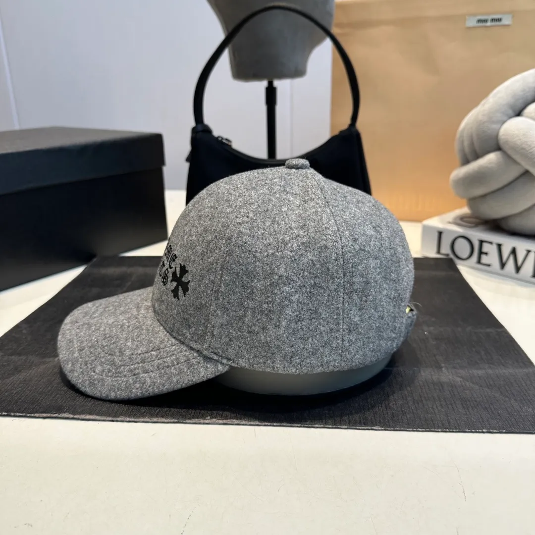 P60 Chrome Hearts 💓Autumn and winter Korean style fashionable retro design versatile baseball cap and peaked cap